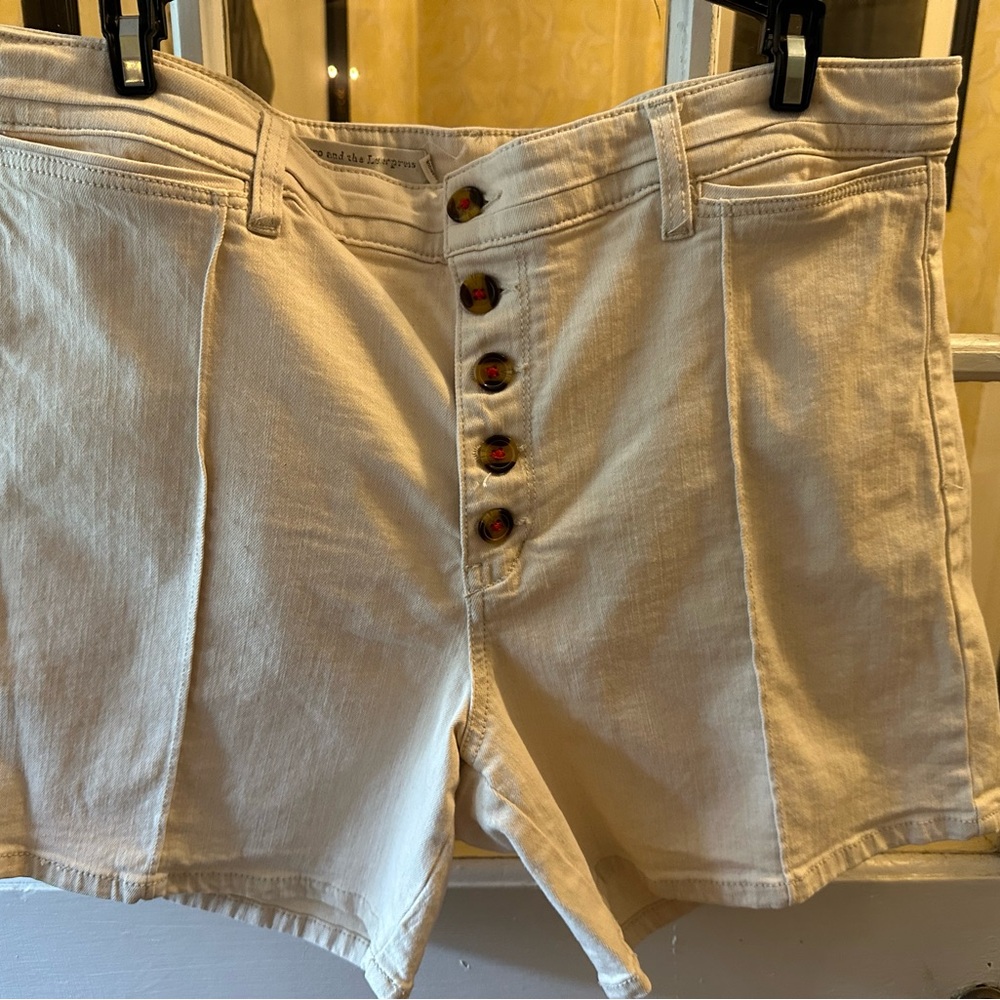 Pilcro and the Letterpress Off-White Slim Boyfriend Shorts